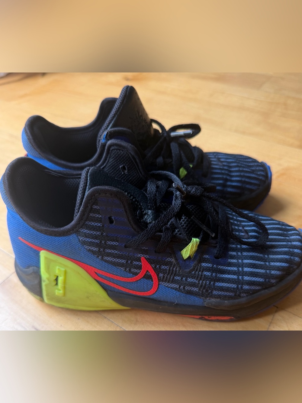 Nike Kids Lebron Witness Sneakers (youth 2.5)